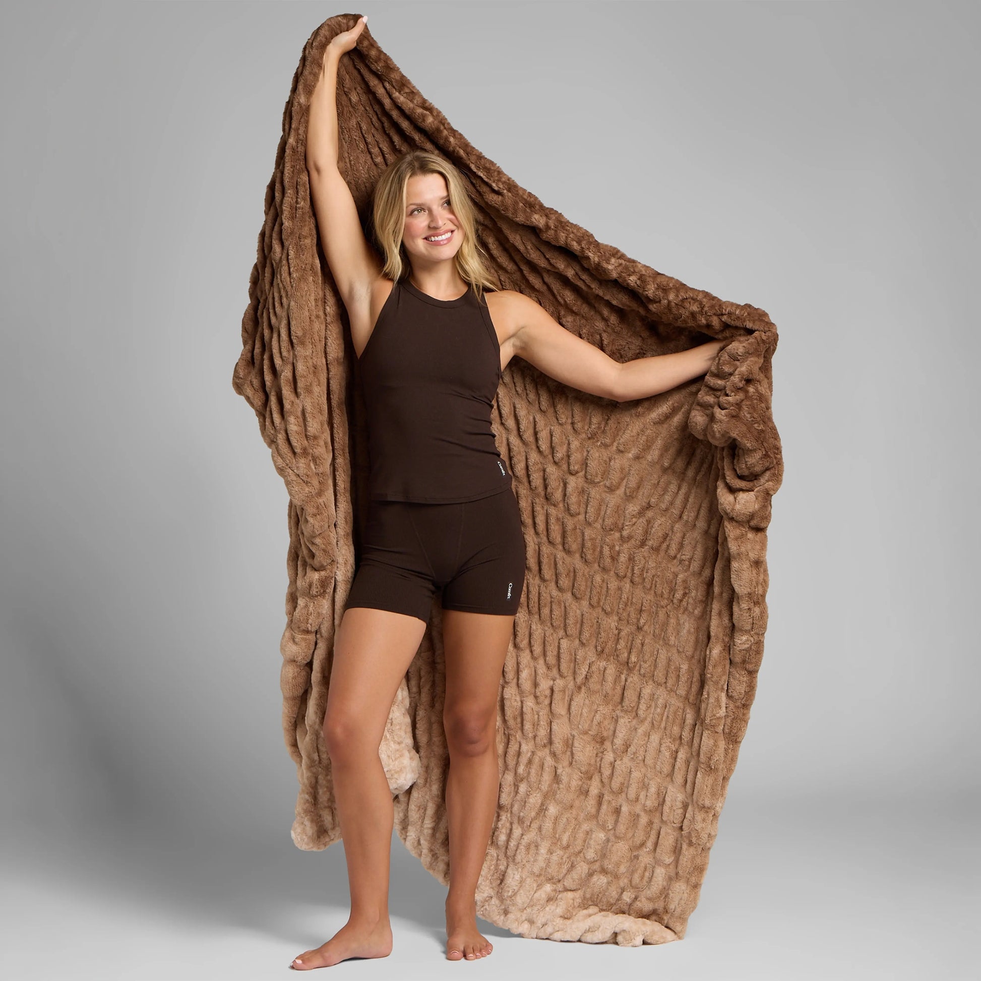 Oversized plush throw blanket in available colors