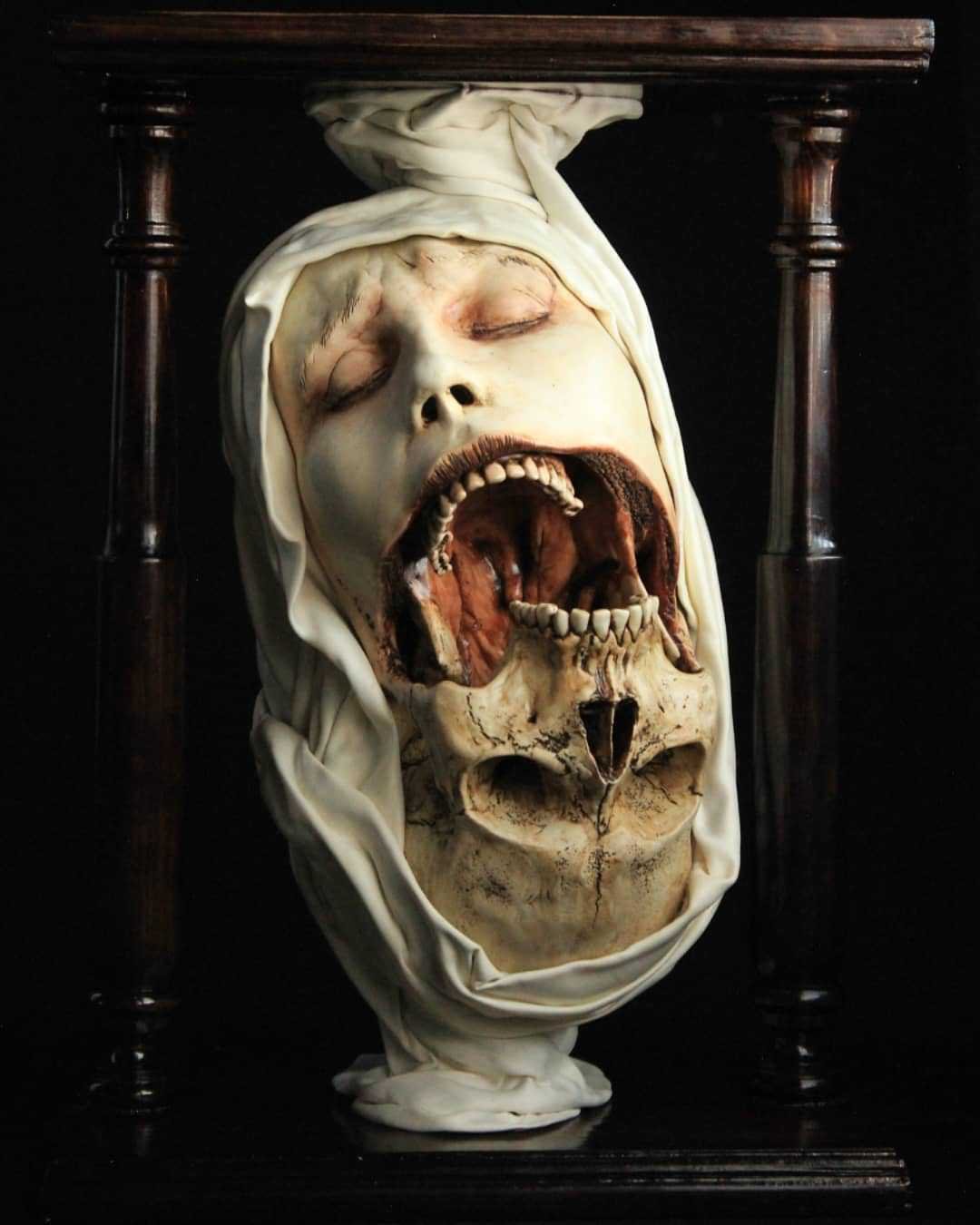 Transfiguratio Mortis Statue
