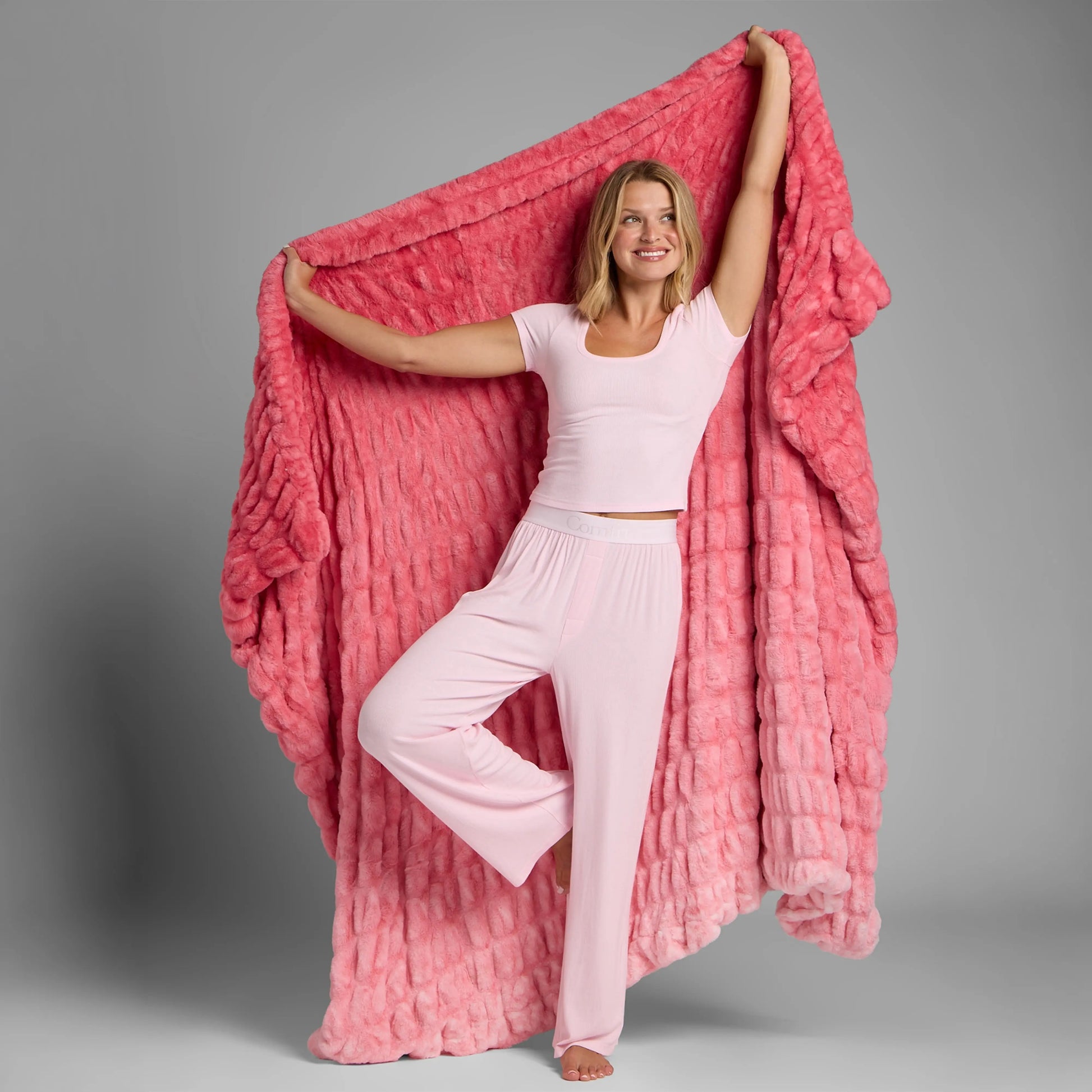 Oversized plush throw blanket in available colors